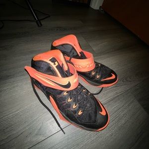 Lebron Sneakers